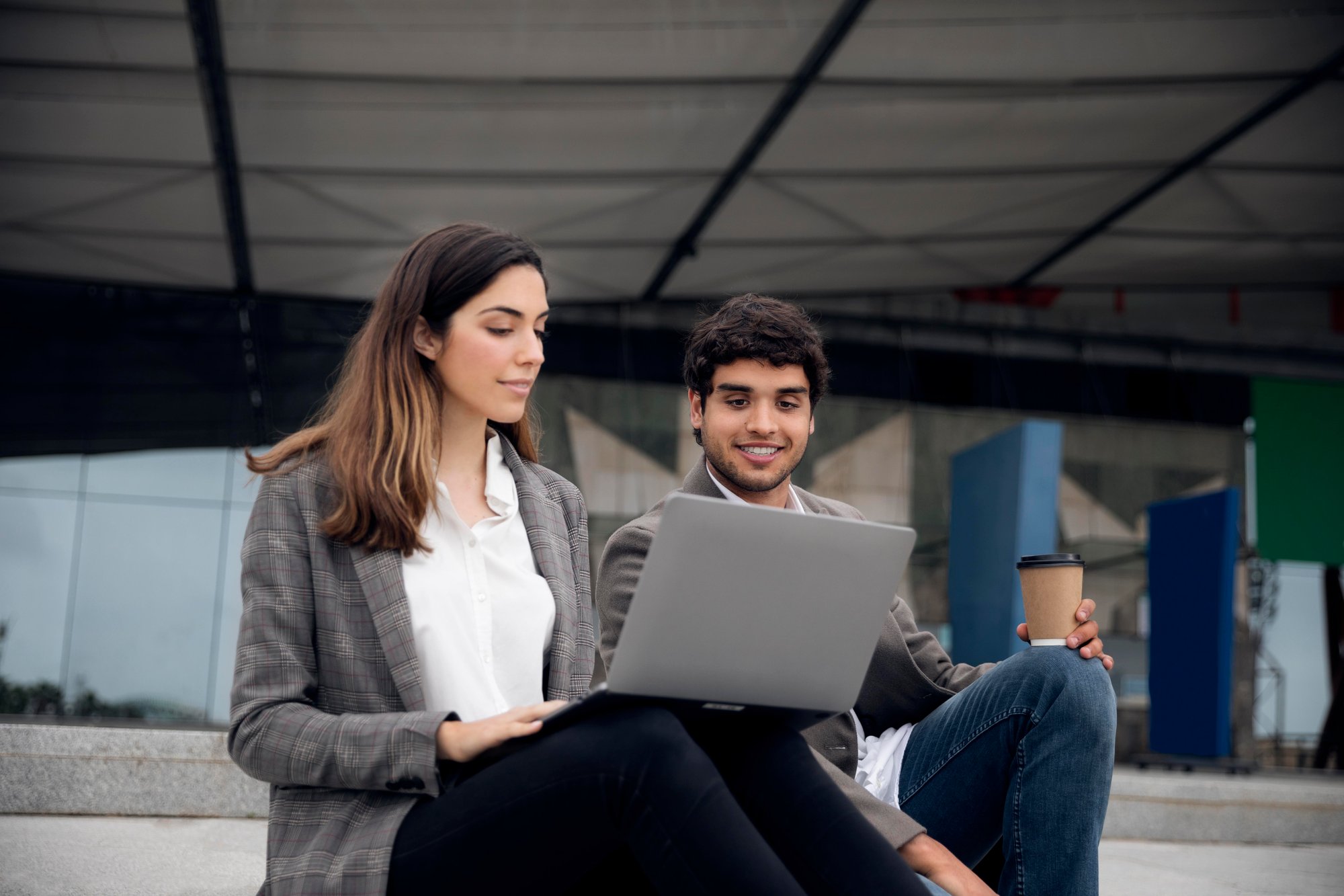 people-with-laptop-medium-shot people-with-laptop-medium-shot